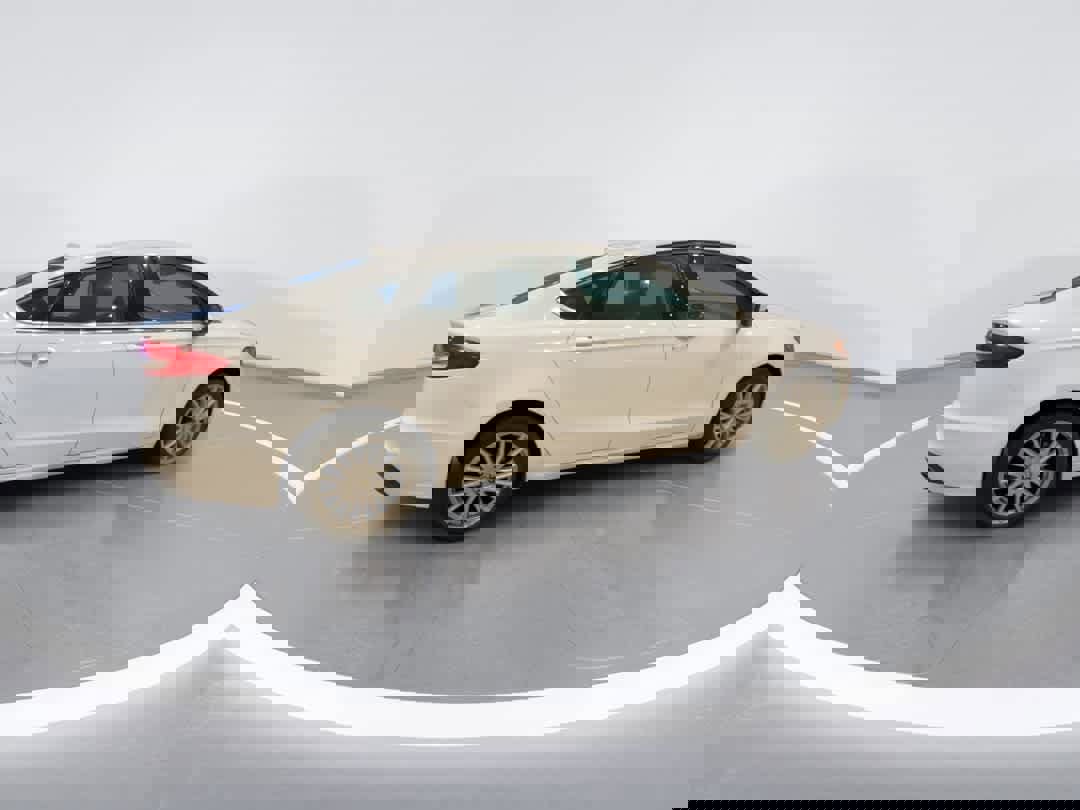 Used 2020 Ford Fusion SE image 9