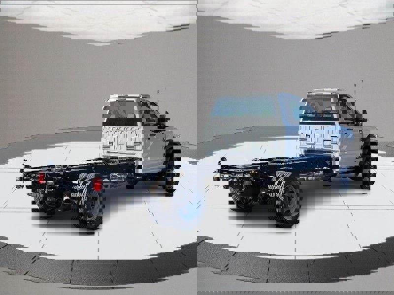 New 2025 Ford F550 4x4 Regular Cab Super Duty image 3