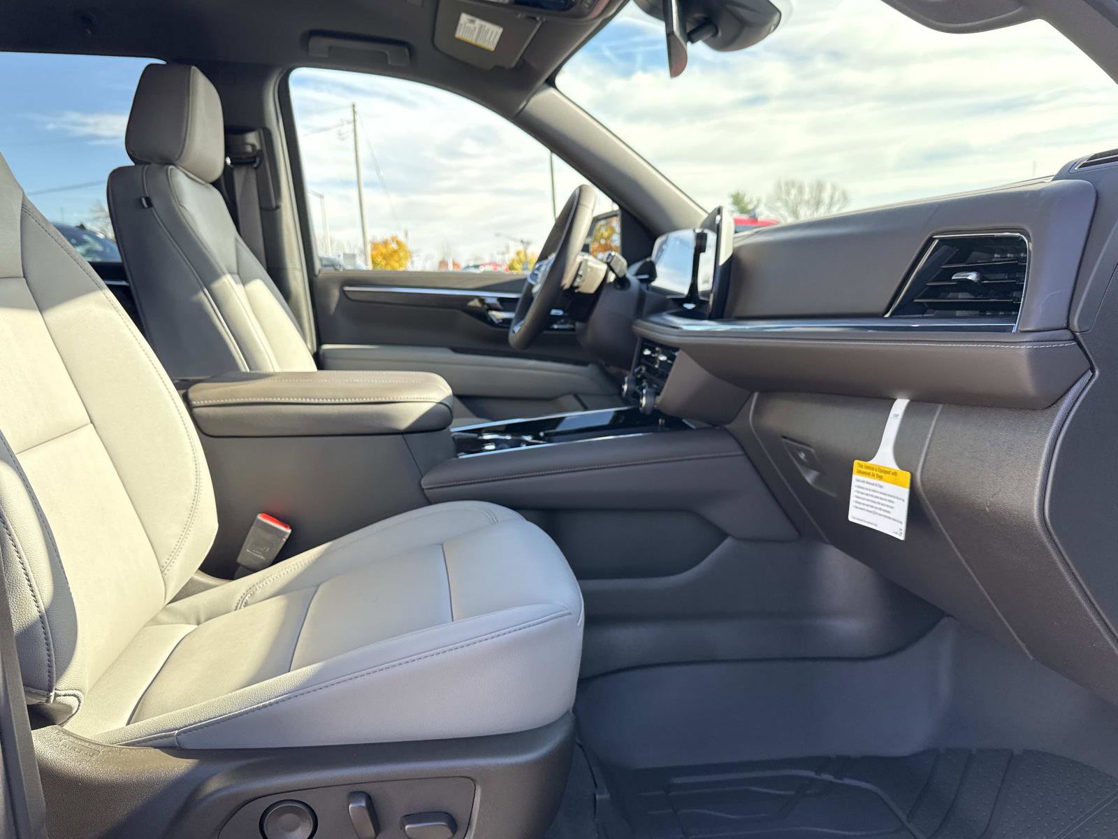 New 2026 Chevrolet Suburban LT w/ Comfort Package image 13