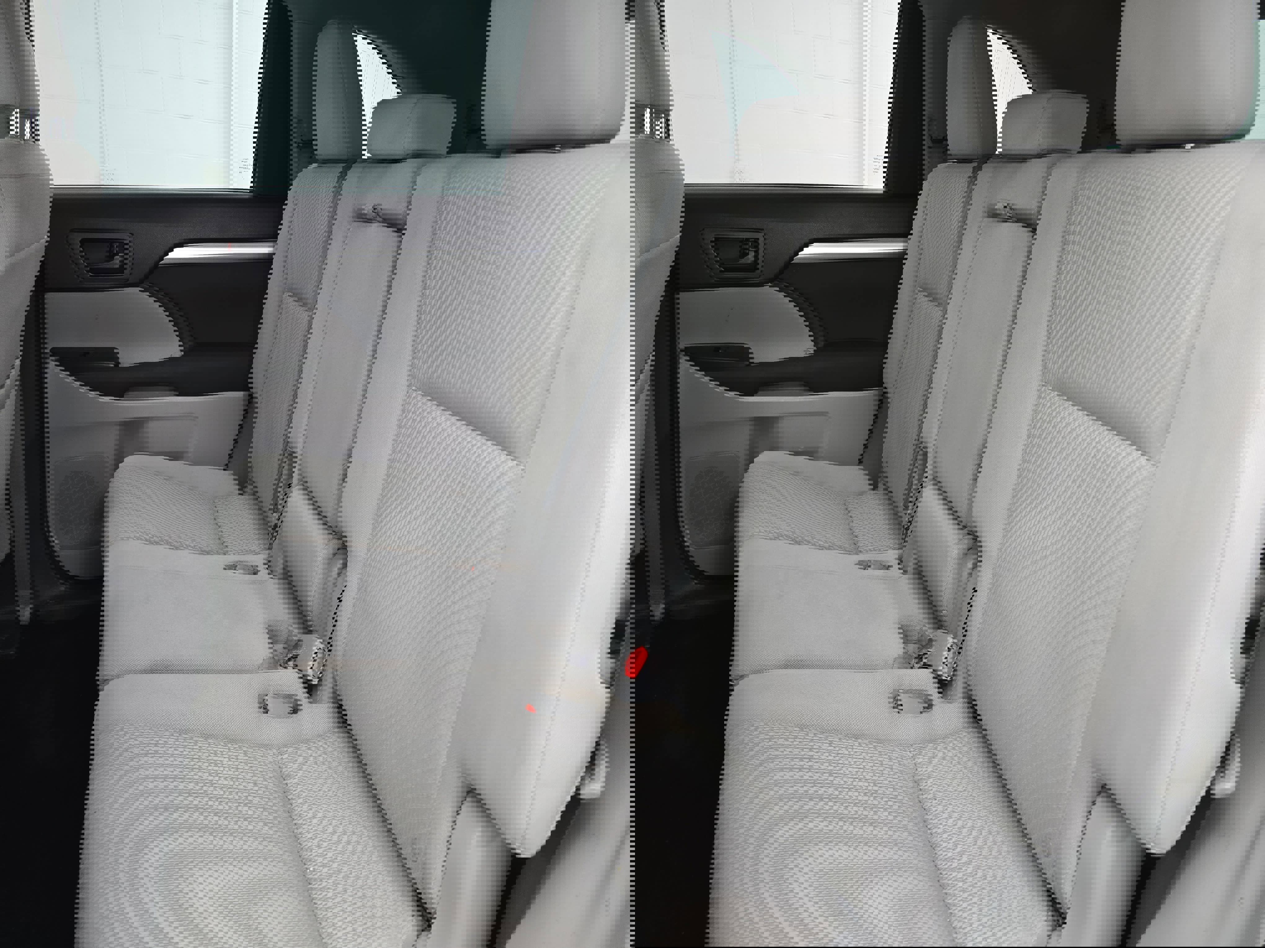 Used 2015 Toyota Highlander LE image 14