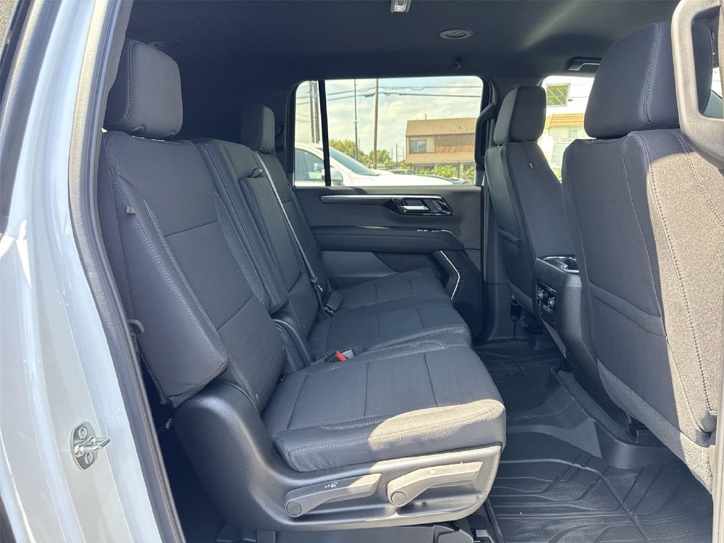 New 2026 Chevrolet Suburban LS RWD image 31