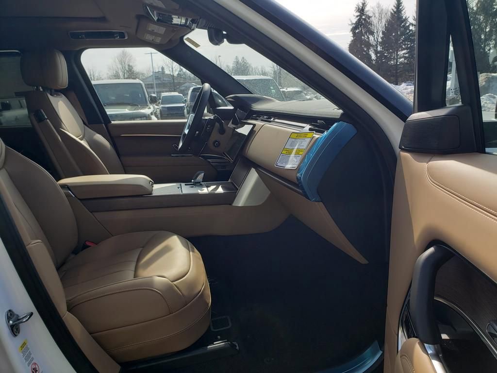 New 2026 Land Rover Range Rover SE image 17