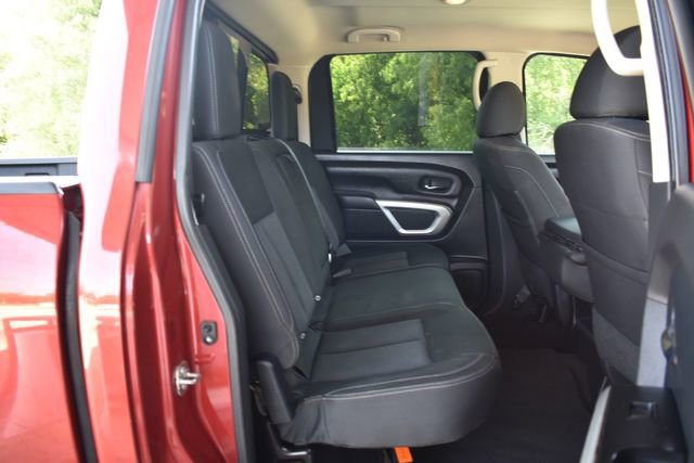 Used 2017 Nissan Titan SV image 14