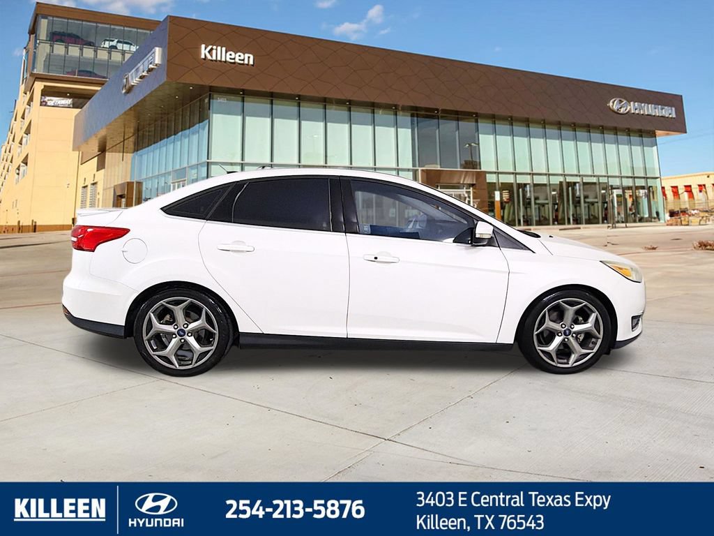 Used 2017 Ford Focus Titanium w/ Titanium Technology Package FWD image 9