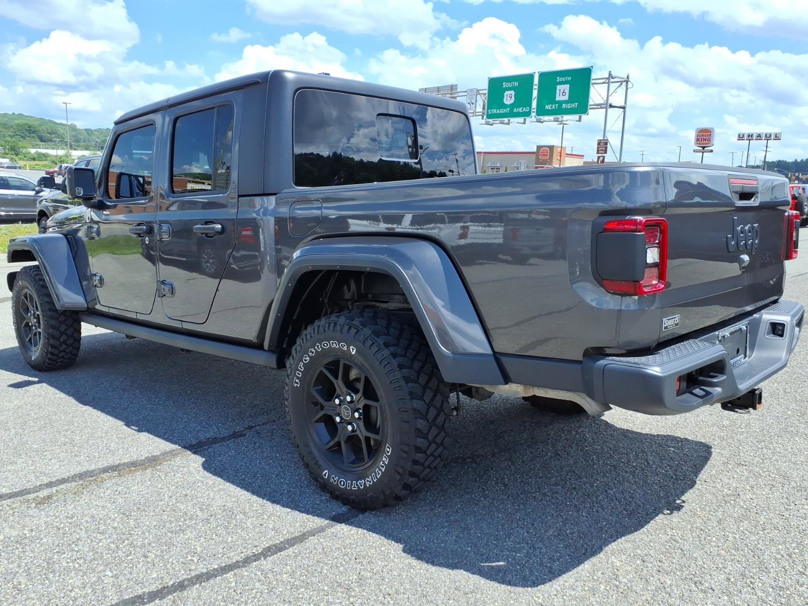 Used 2024 Jeep Gladiator Sport AWD/4WD image 5