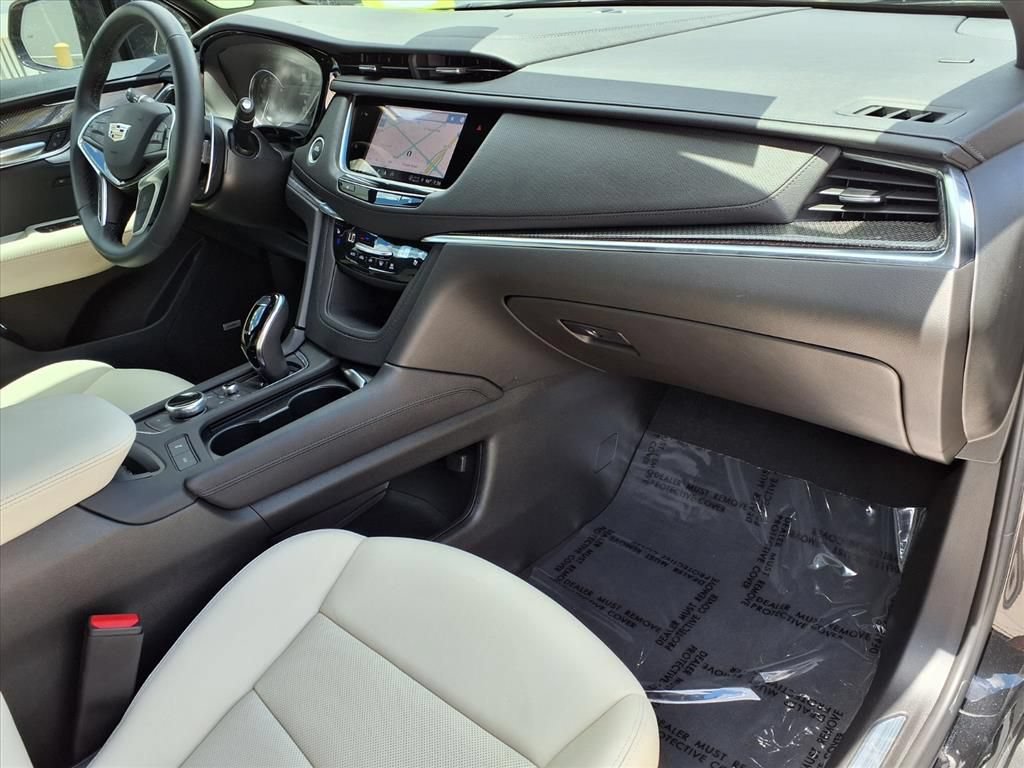 Used 2025 Cadillac XT5 Sportv AWD/4WD image 8
