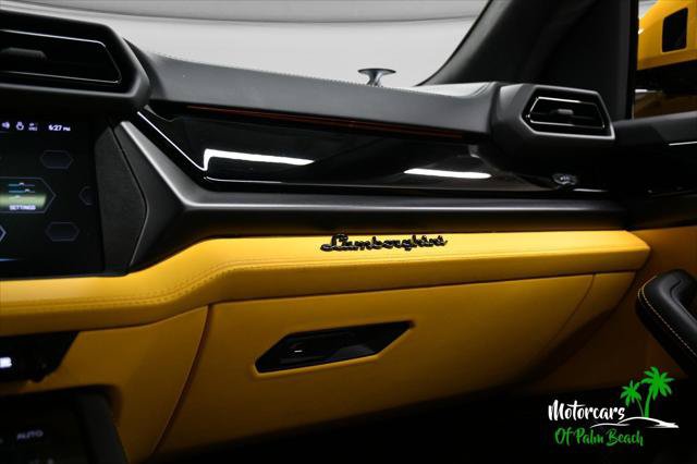 Used 2025 Lamborghini Urus SE AWD/4WD image 49