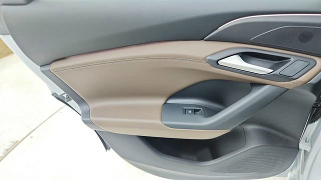 Used 2025 Audi A6 e-tron Premium w/ Convenience Package image 31