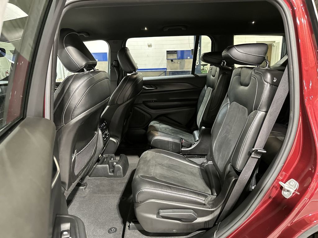 Used 2023 Jeep Grand Cherokee L Laredo image 23