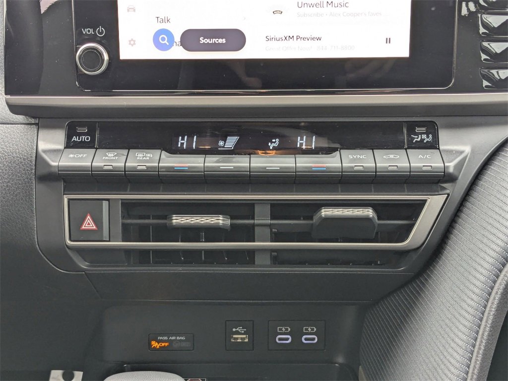 Used 2025 Toyota Camry SE image 25