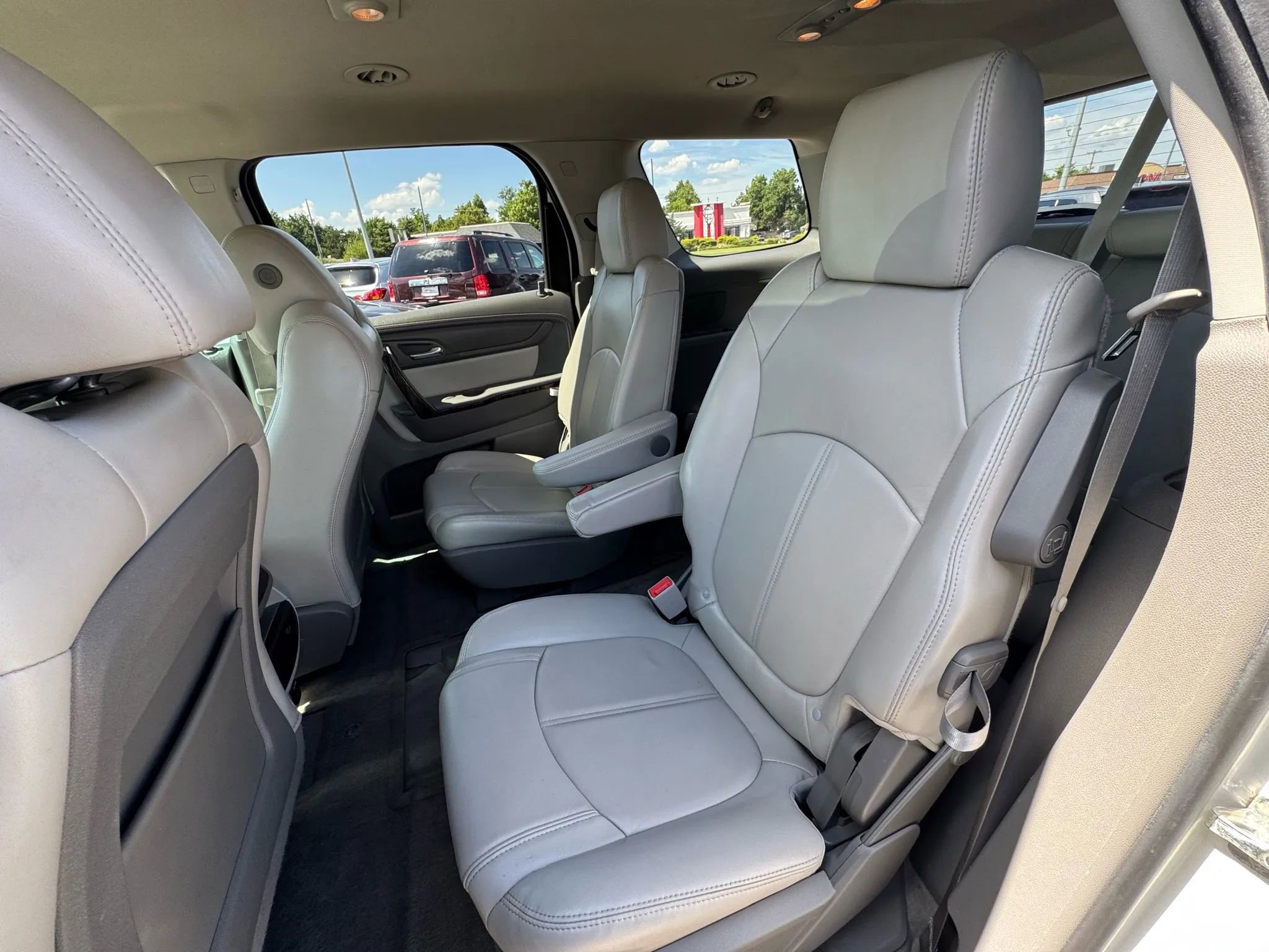 Used 2014 GMC Acadia SLT image 25