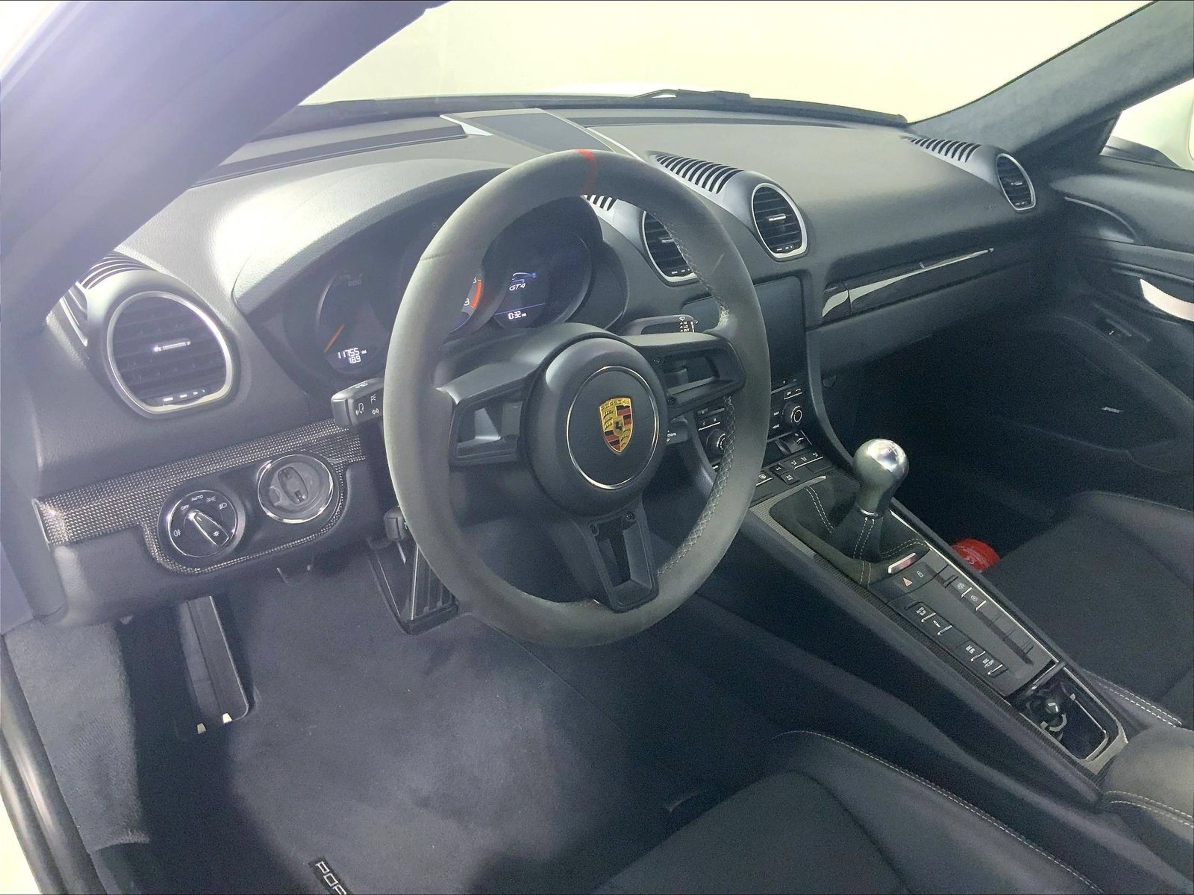 Certified 2022 Porsche 718 Cayman GT4 RWD image 4
