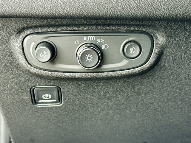 Used 2023 GMC Terrain SLT w/ Elevation Edition image 10