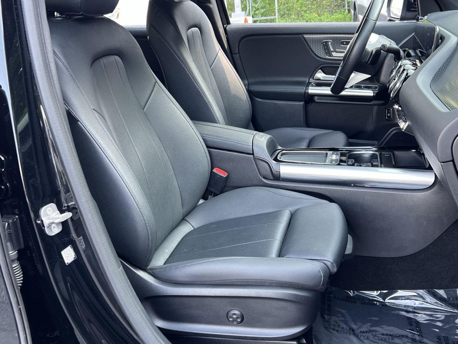 Used 2025 Mercedes-Benz GLA 250 4MATIC image 33