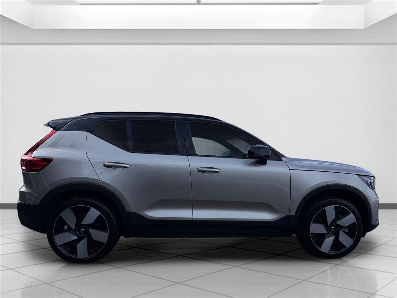 Used 2023 Volvo XC40 Recharge Ultimate AWD/4WD image 6