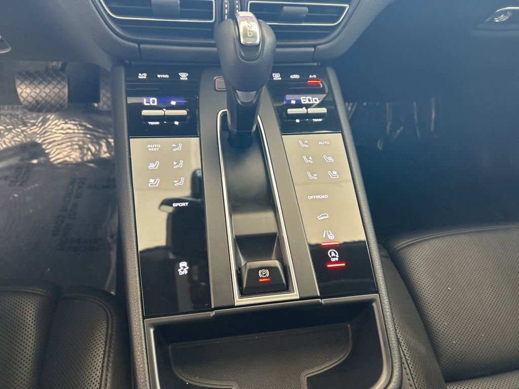 Used 2022 Porsche Macan image 46