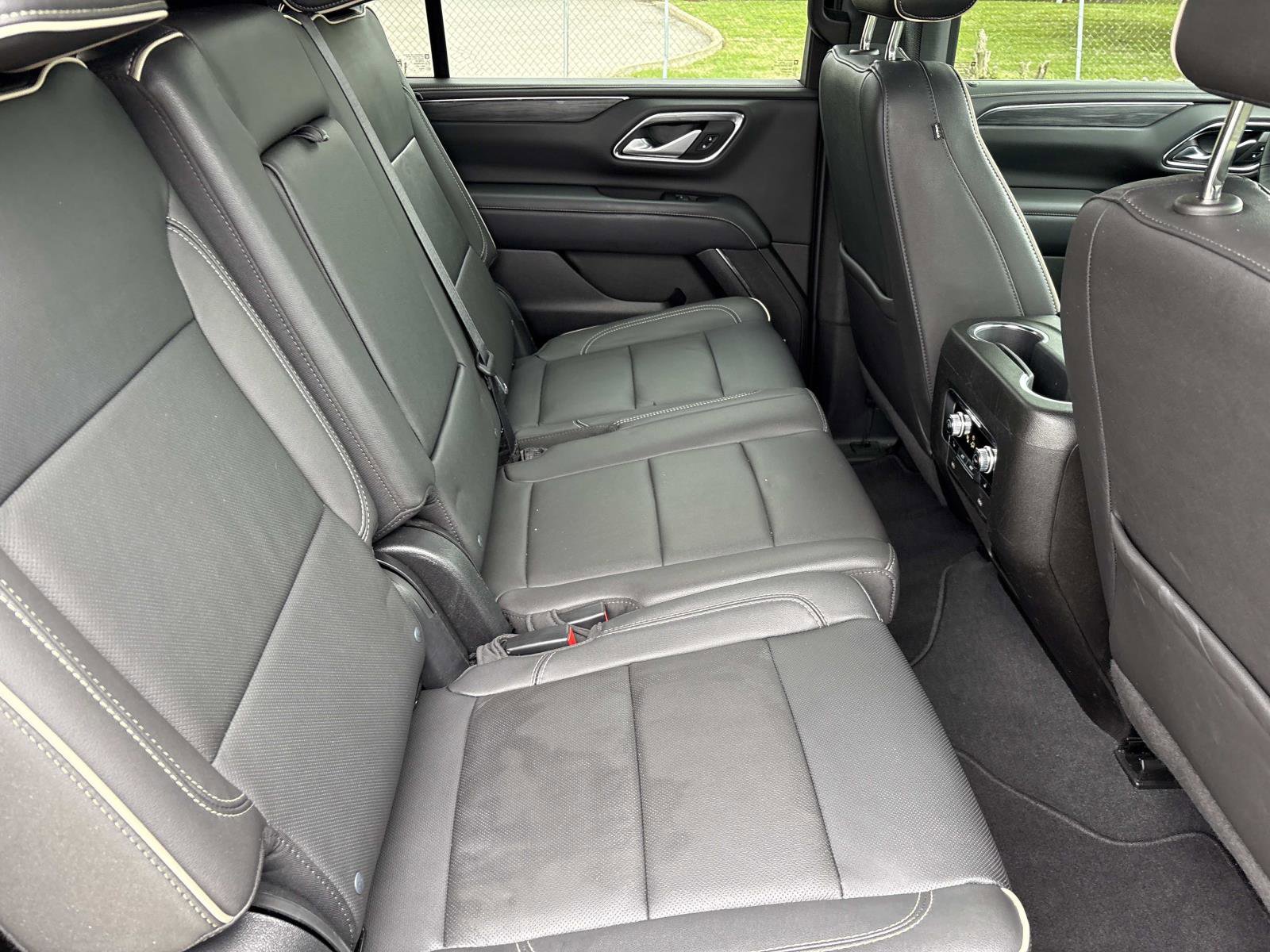 Used 2022 GMC Yukon XL SLT w/ SLT Luxury Package image 32