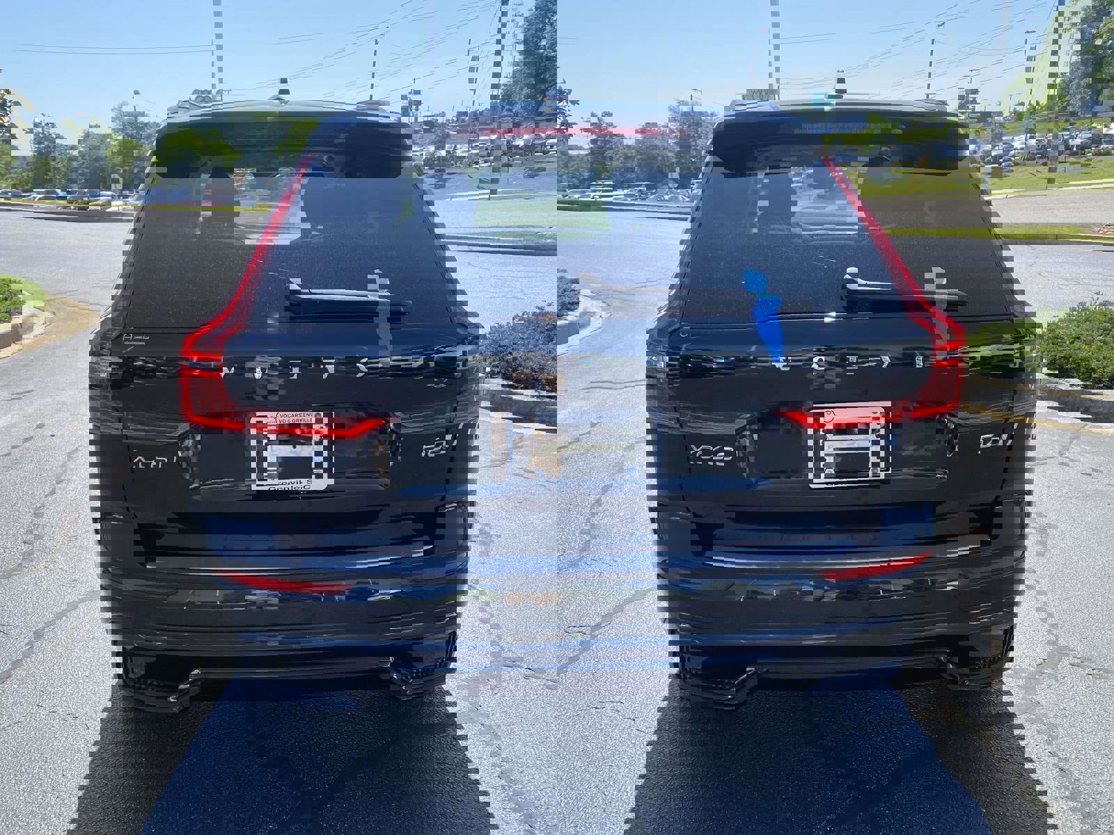 Used 2023 Volvo XC60 B6 Ultimate w/ Protection Package Premier AWD/4WD image 6