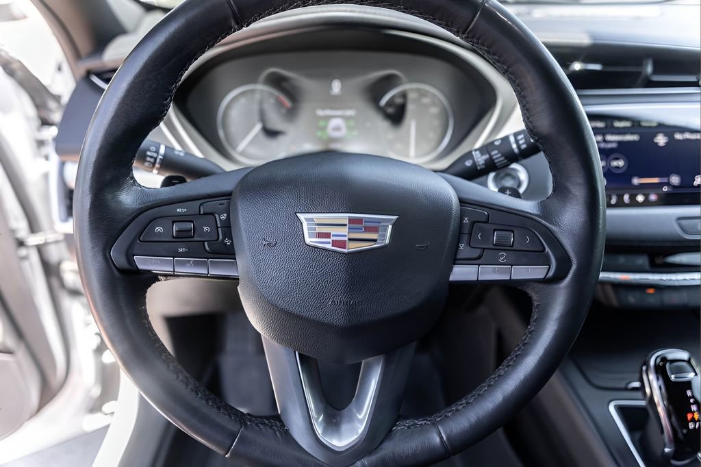 Used 2020 Cadillac XT4 Premium Luxury w/ Cold Weather Package FWD image 12