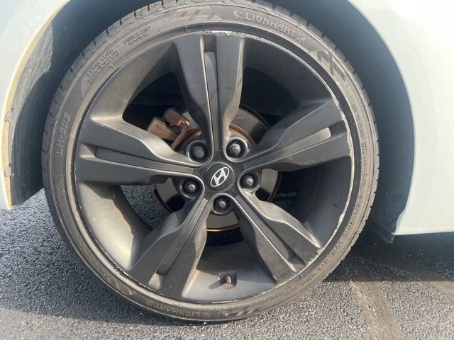 Used 2012 Hyundai Veloster w/ Style Pkg FWD image 11