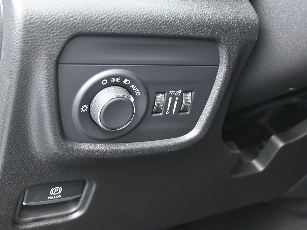 New 2026 Jeep Grand Cherokee Altitude RWD image 14