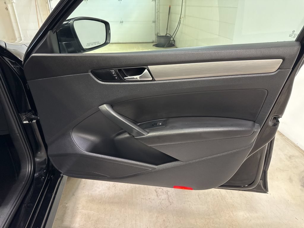 Used 2014 Volkswagen Passat TDI SE FWD image 37