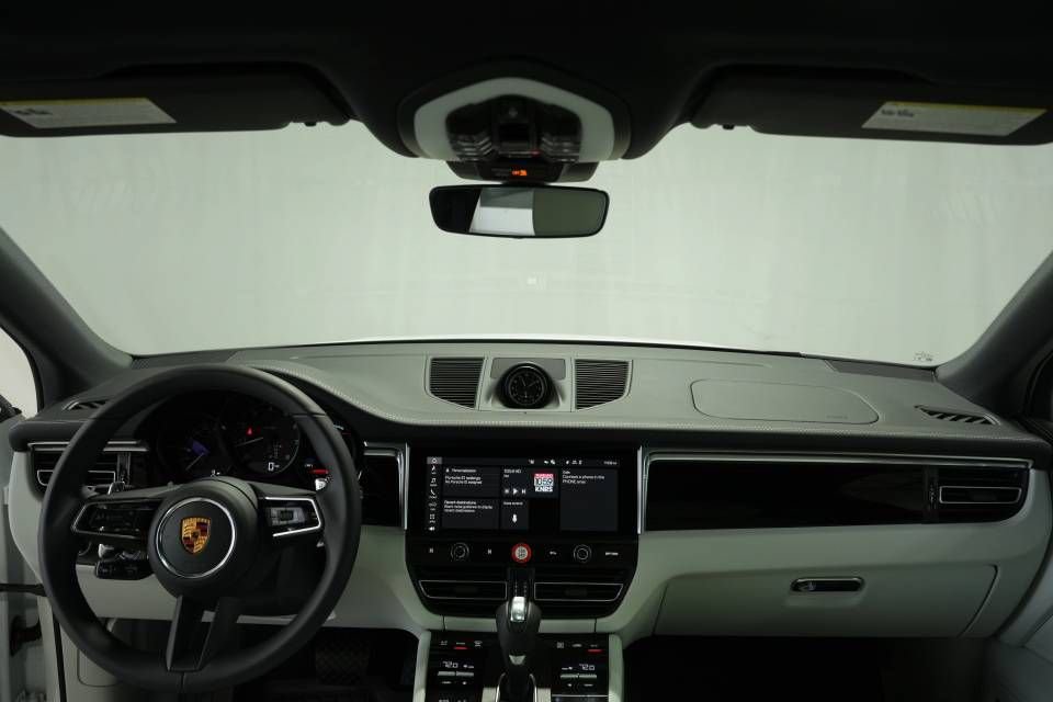 Certified 2026 Porsche Macan AWD/4WD image 16