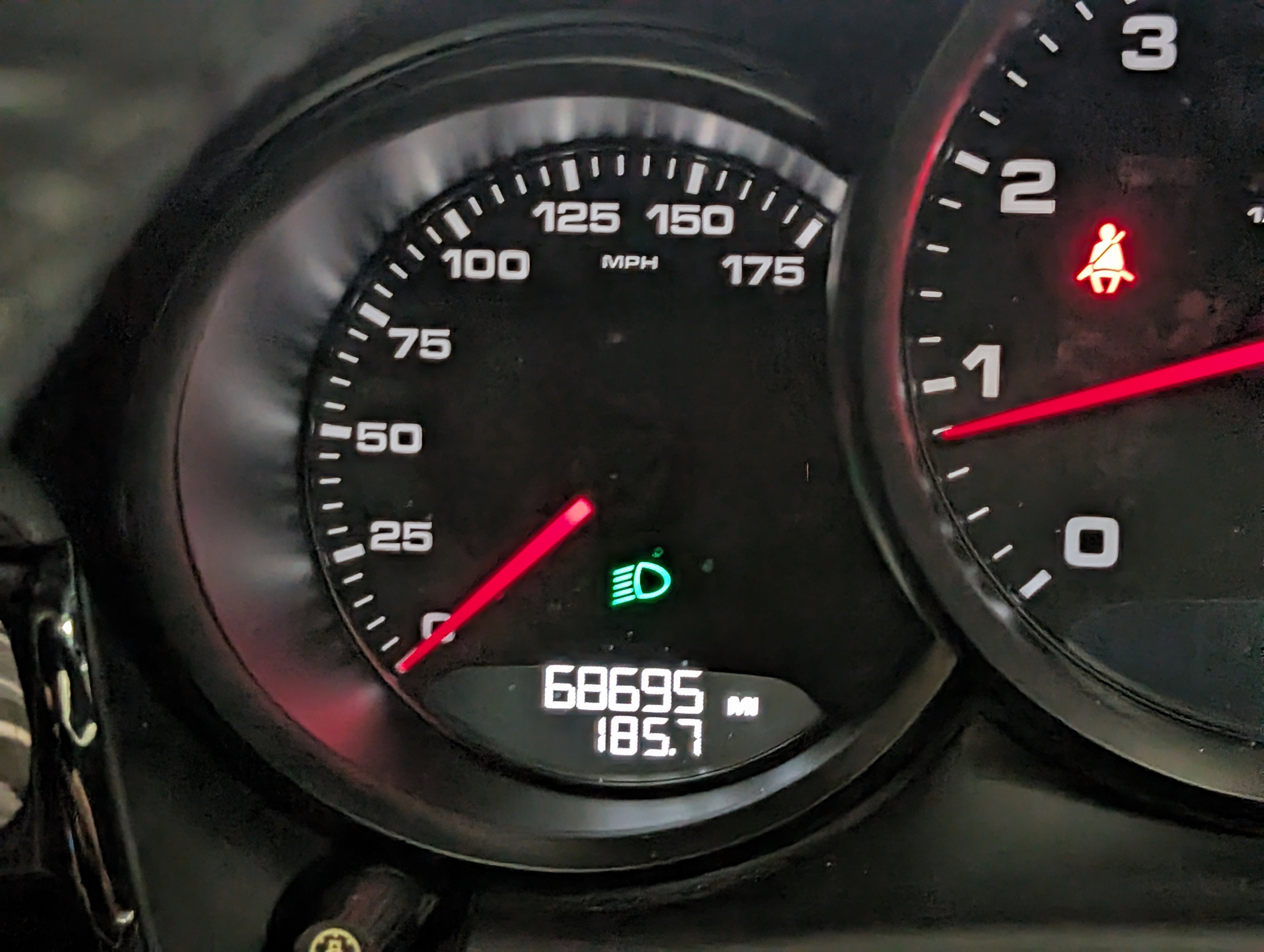 Certified 2018 Porsche Macan AWD/4WD image 32
