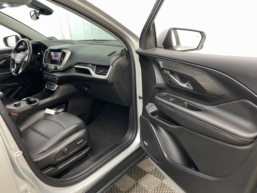 Used 2022 GMC Terrain SLT w/ Infotainment Package II AWD/4WD image 38