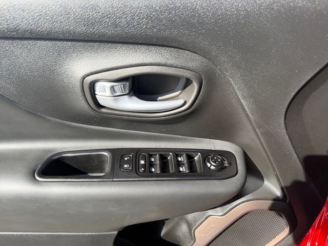 Used 2023 Jeep Renegade Latitude AWD/4WD image 13