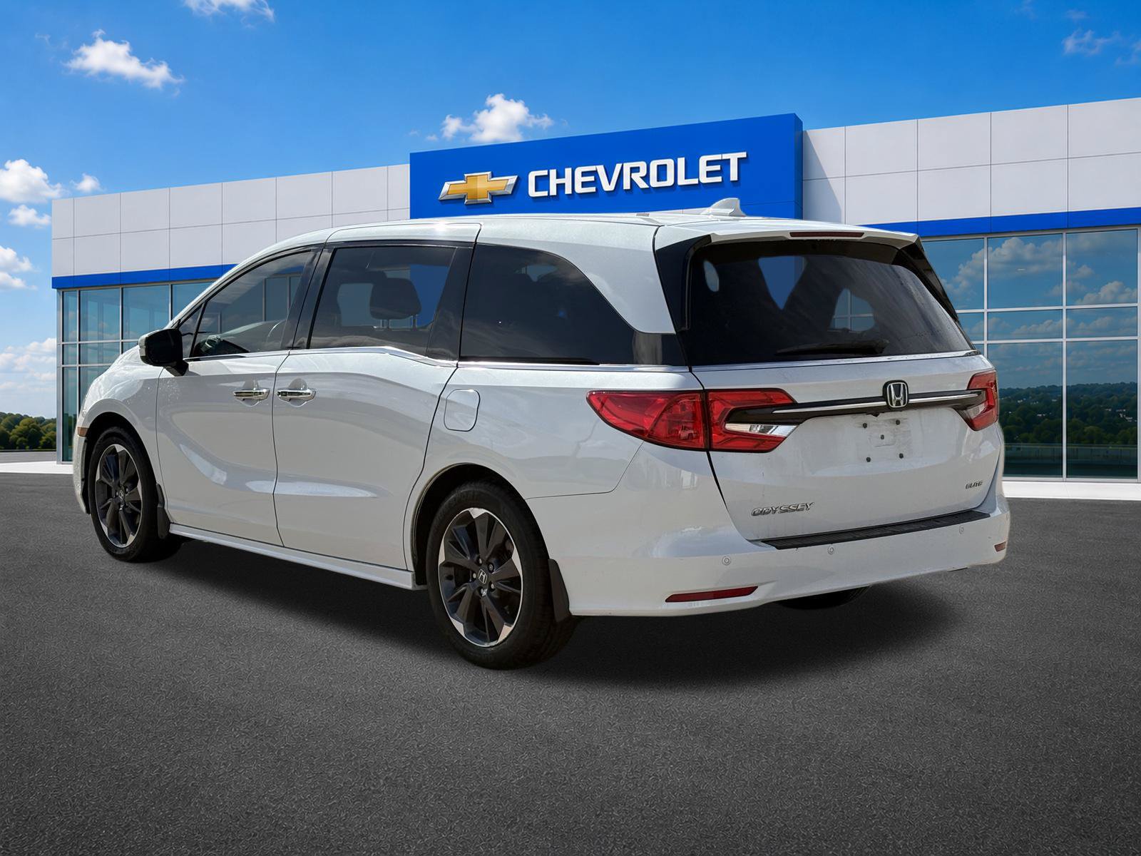 Used 2023 Honda Odyssey Elite image 5