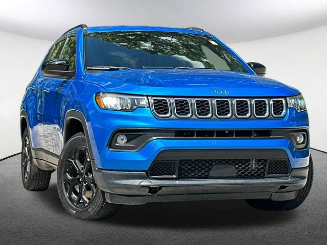 Used 2024 Jeep Compass Latitude AWD/4WD image 2