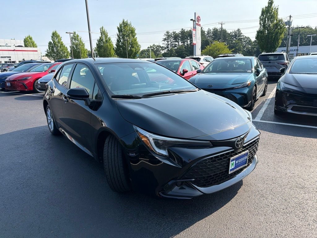 Certified 2025 Toyota Corolla SE FWD image 3