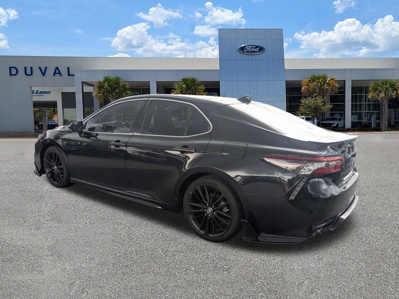 Used 2022 Toyota Camry XSE FWD image 6