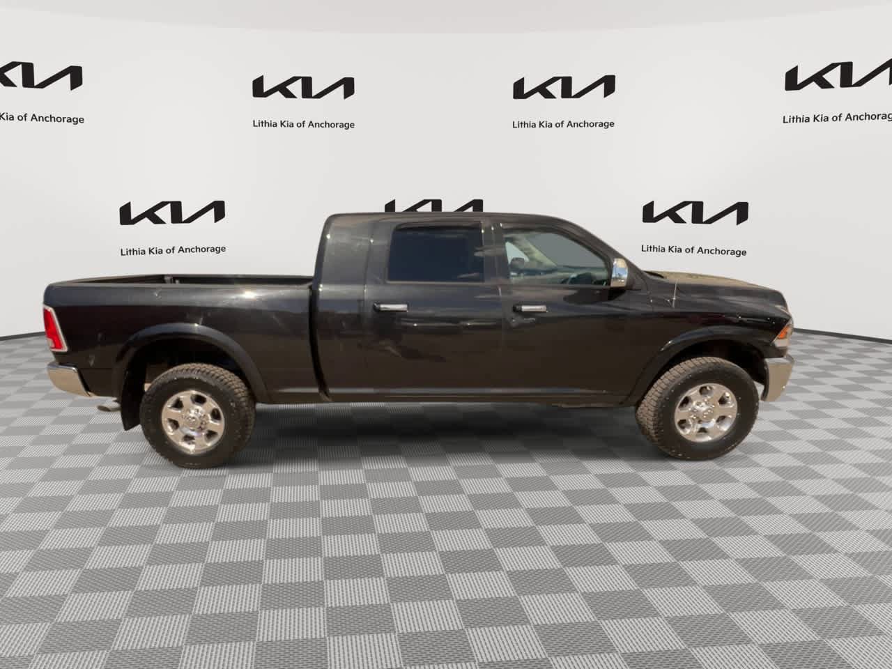 Used 2018 RAM 2500 Laramie w/ Cold Weather Group AWD/4WD image 9