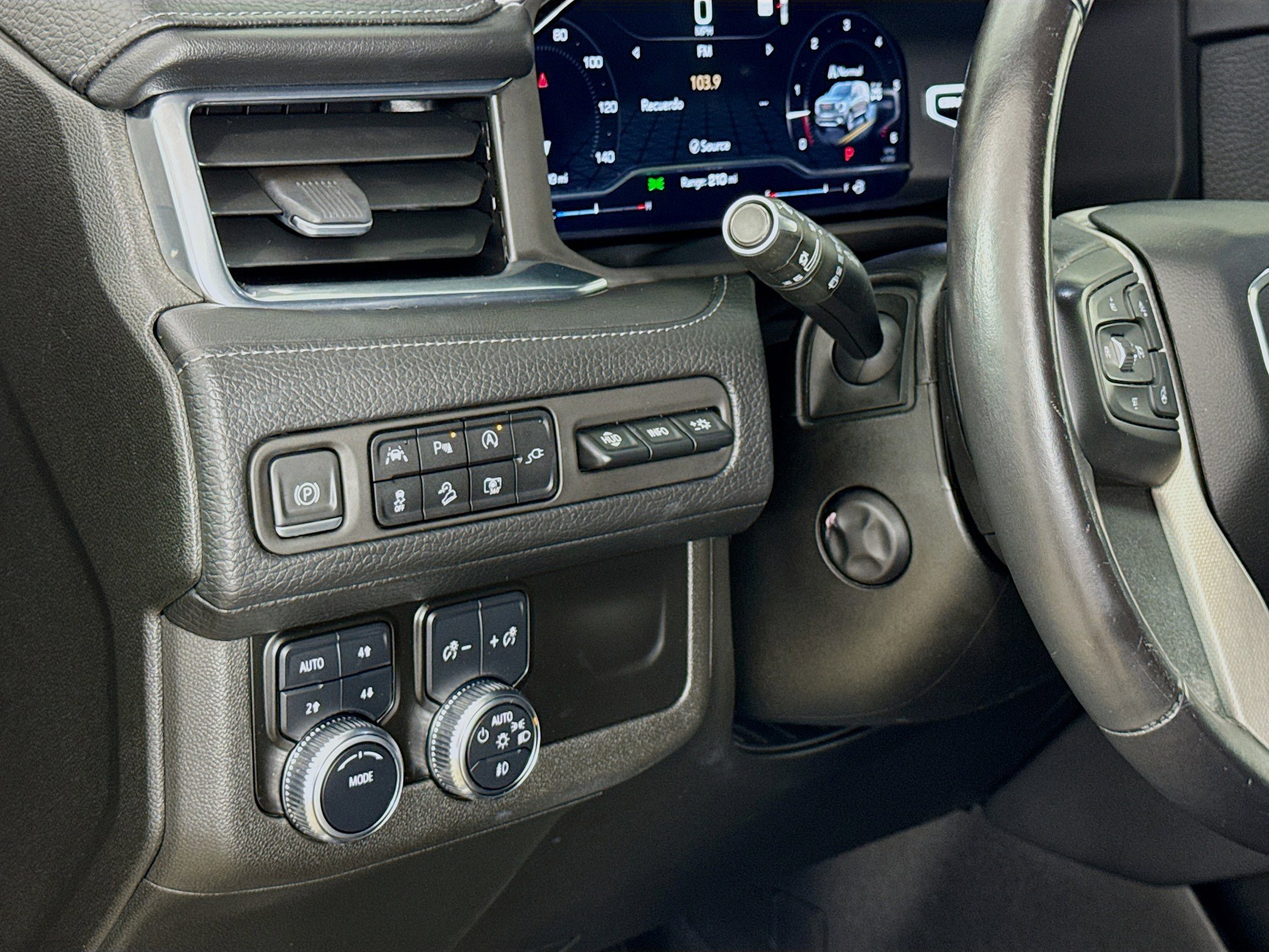 Used 2022 GMC Yukon Denali image 10