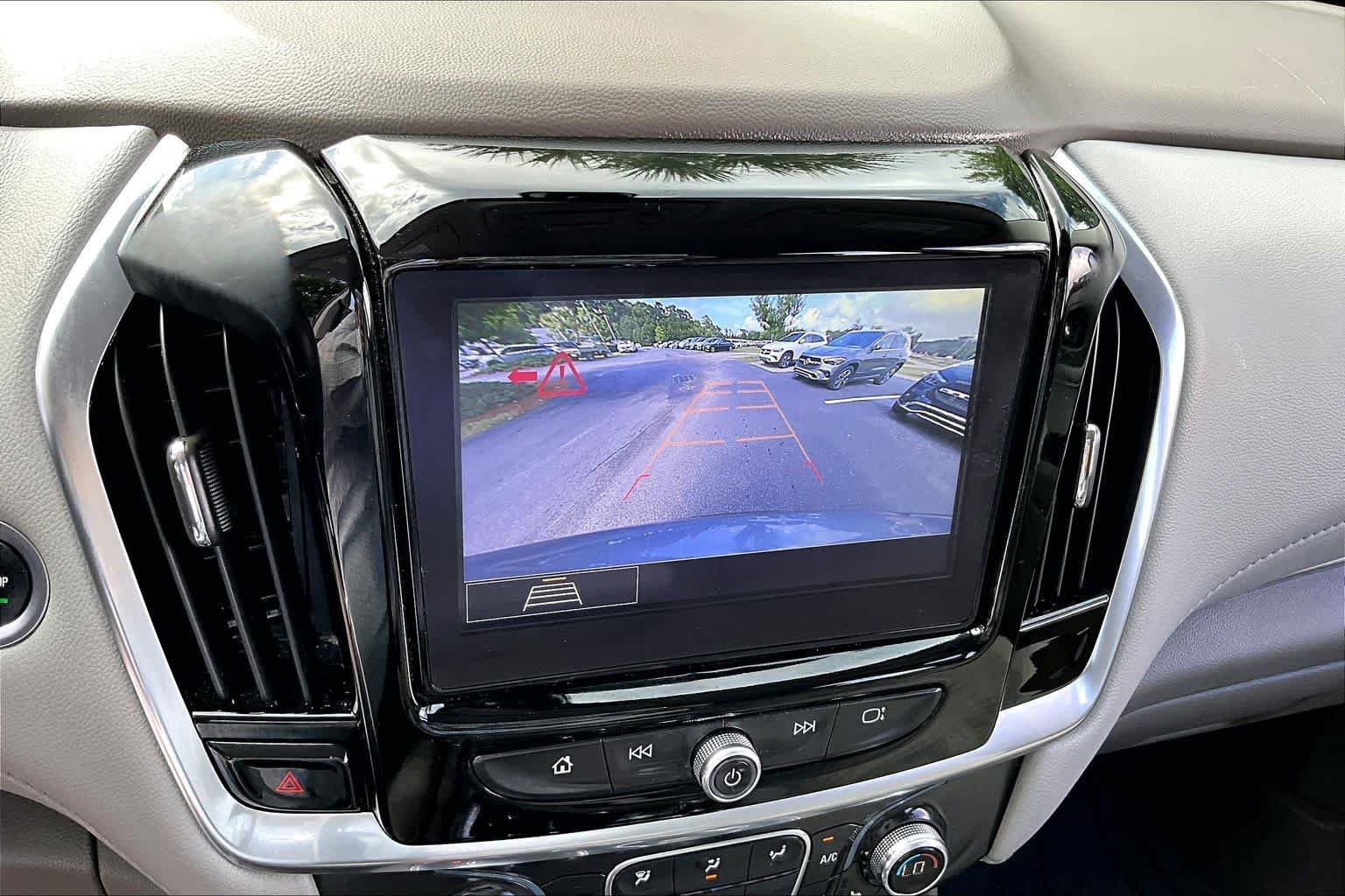Used 2021 Chevrolet Traverse LT FWD image 26