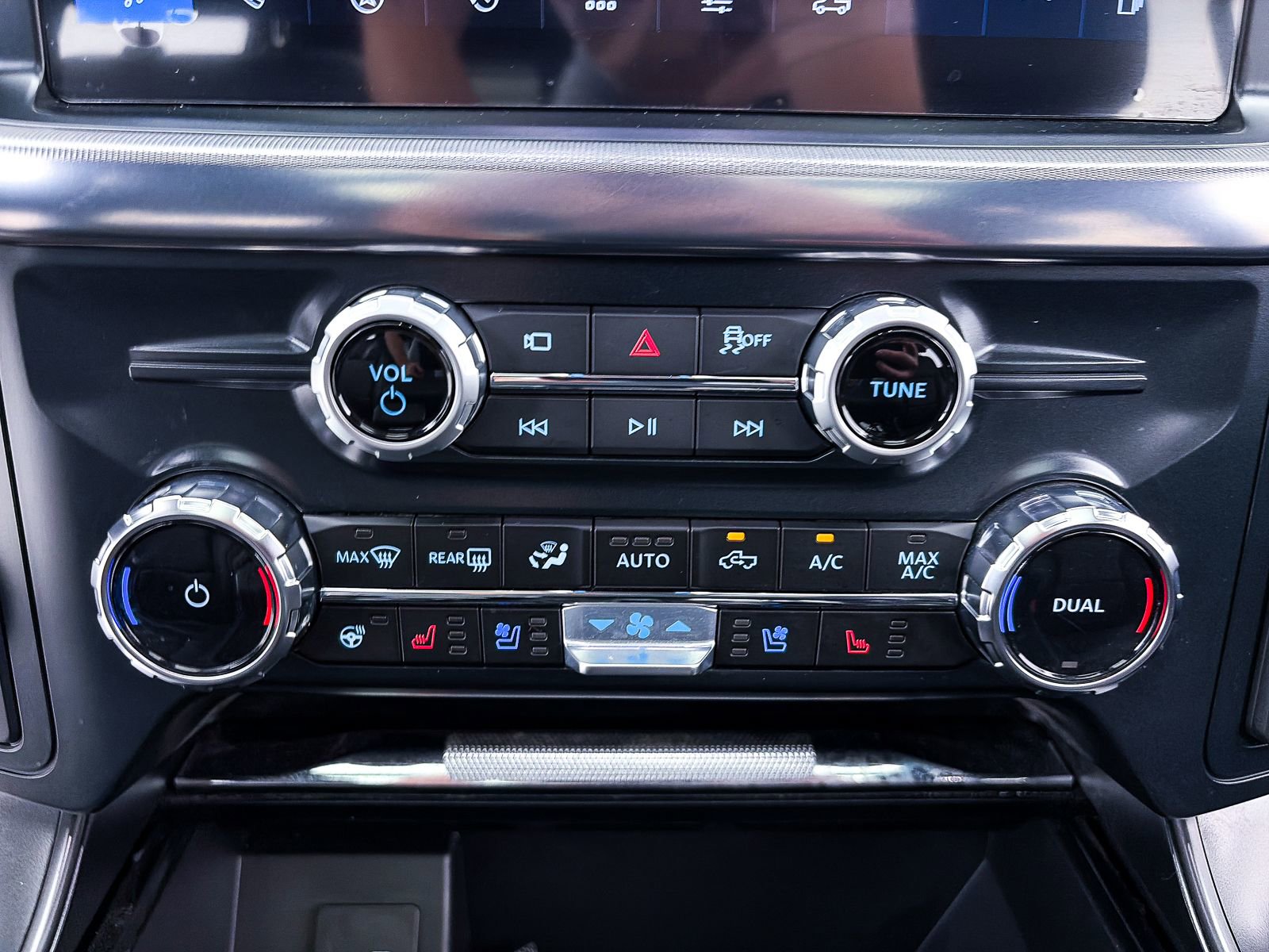 Used 2025 Ford F150 Lariat image 28