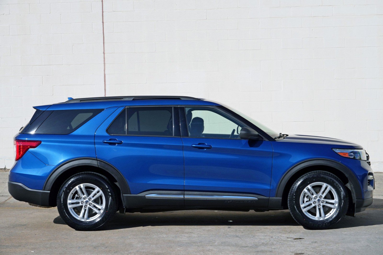 Used 2020 Ford Explorer XLT w/ Equipment Group 202A RWD image 47