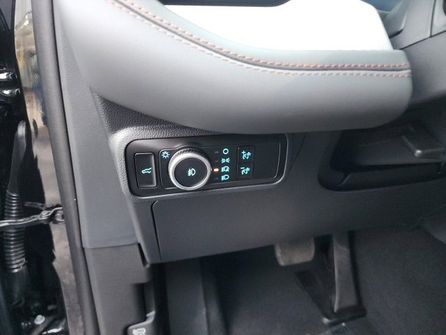 New 2025 Ford Explorer Active w/ Active Comfort Package image 16