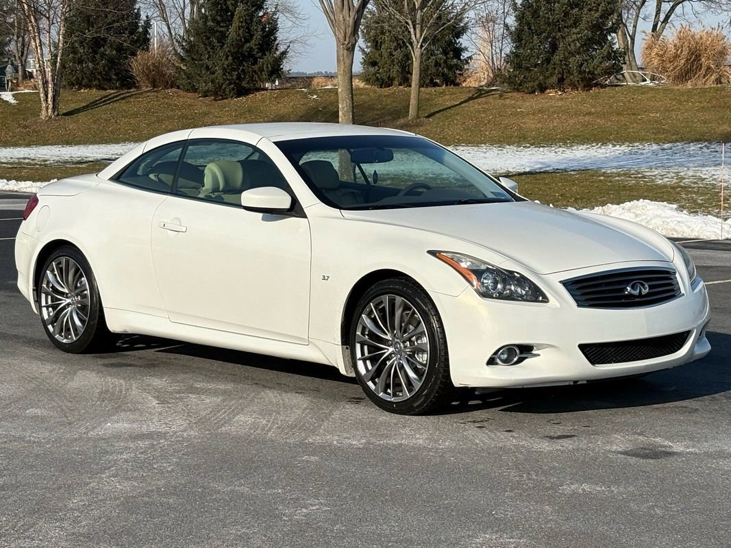 Used 2014 INFINITI Q60 Convertible w/ Premium Package image 1