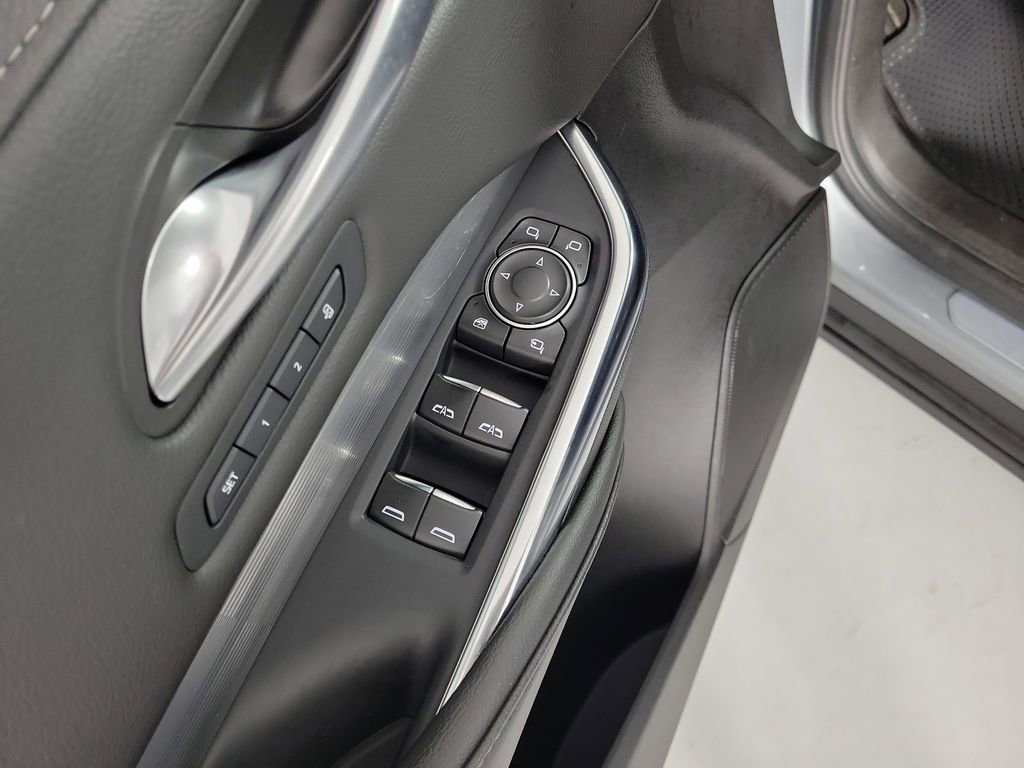 Certified 2025 Cadillac XT4 Premium Luxury image 19