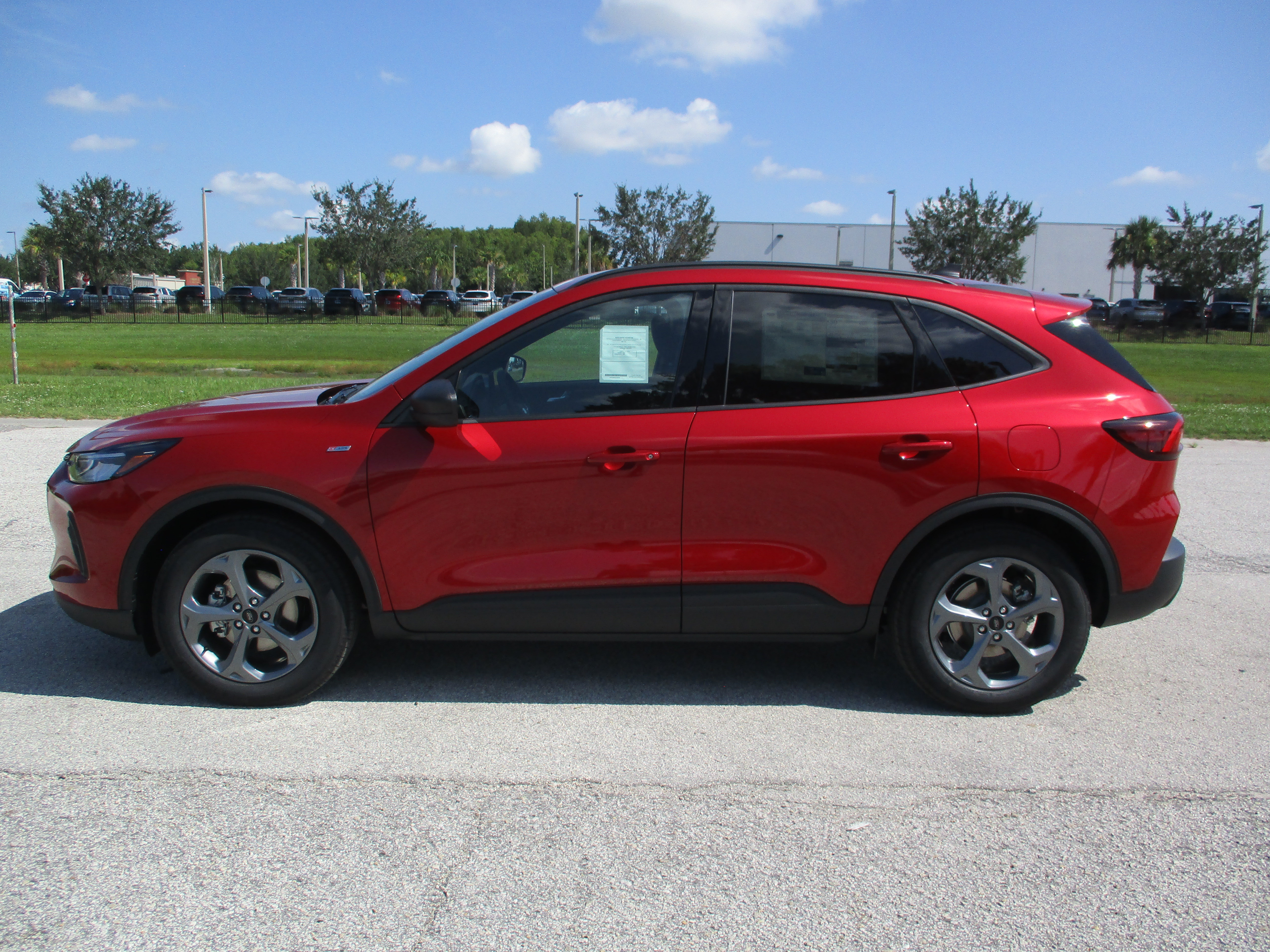 Used 2025 Ford Escape ST-Line w/ Tech Pack #1 FWD image 4
