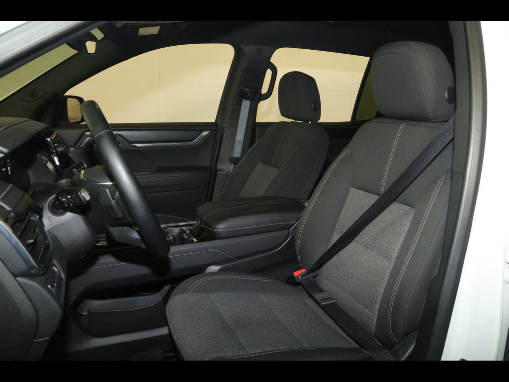 Used 2025 GMC Acadia Elevation image 23