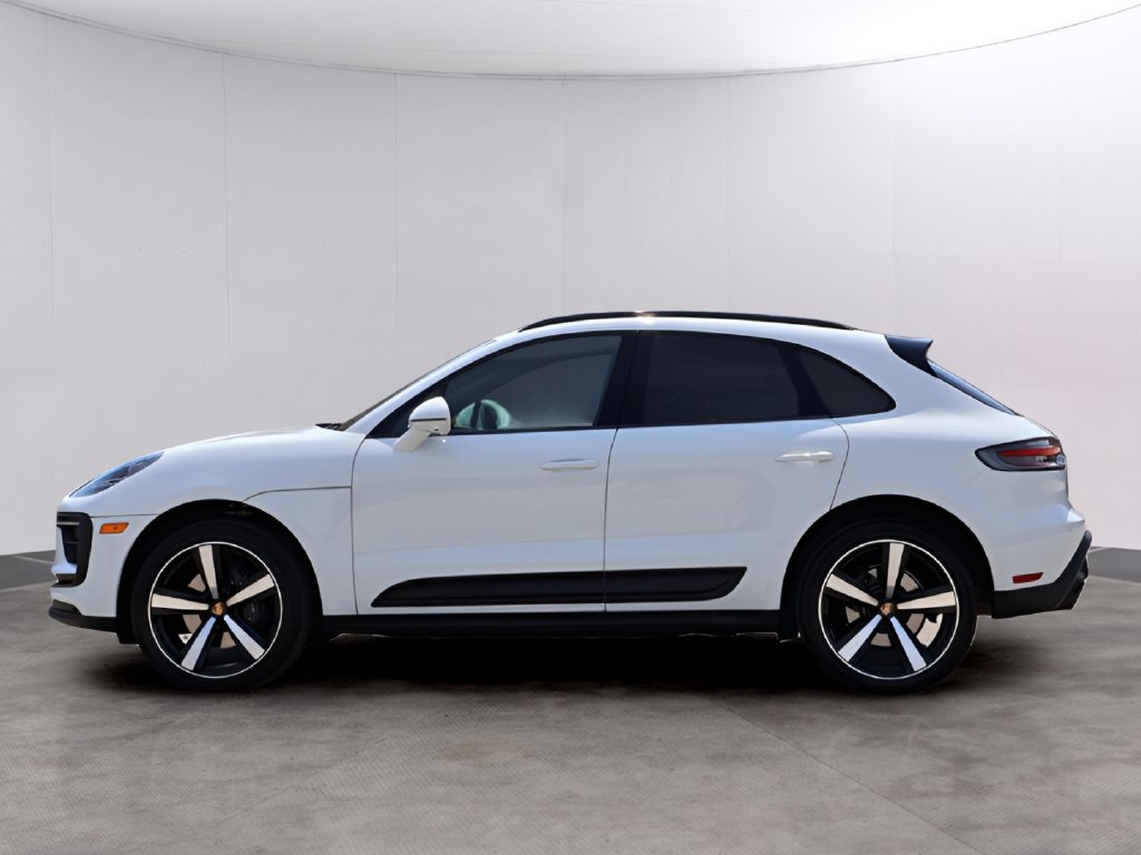 Certified 2024 Porsche Macan w/ Premium Plus Package AWD/4WD image 2