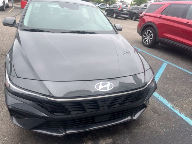 Used 2024 Hyundai Elantra Limited FWD image 2