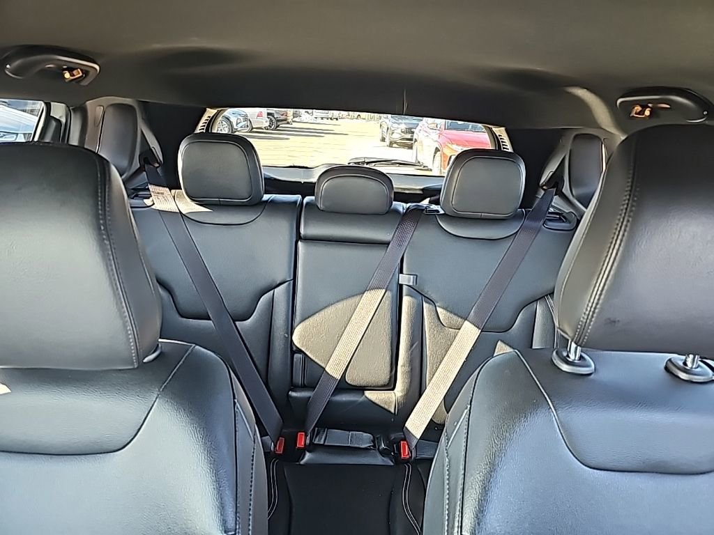 Used 2025 Jeep Compass Limited image 25