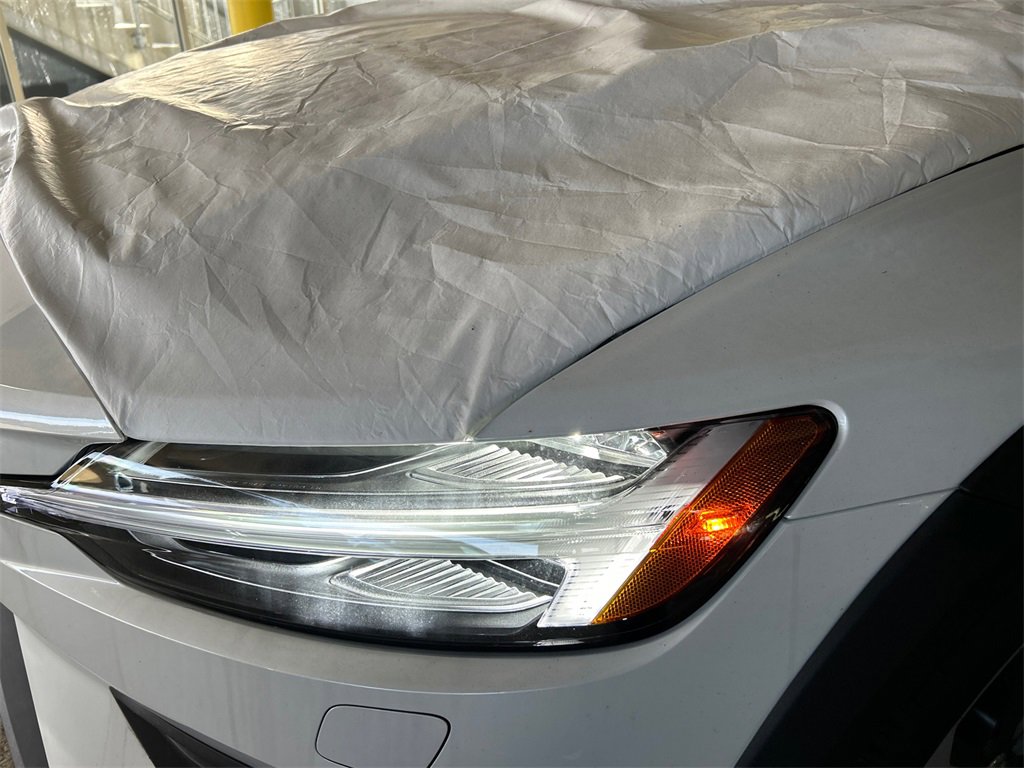 New 2026 Volvo V60 B5 Cross Country Plus w/ Protection Package Premier image 7