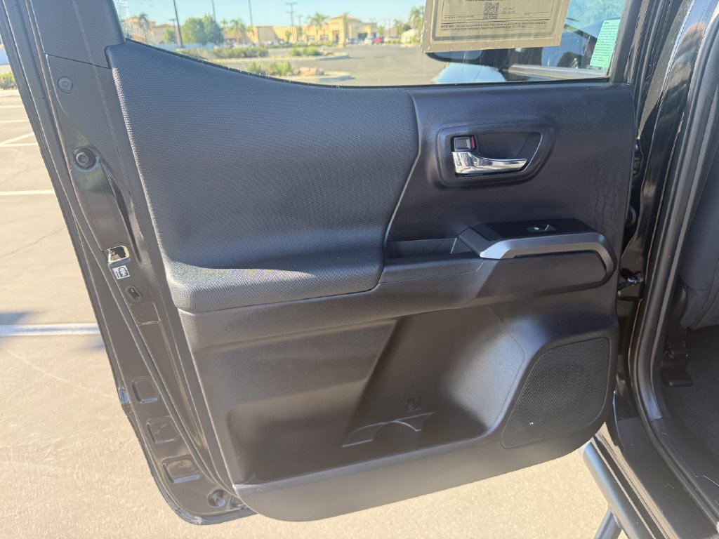Used 2020 Toyota Tacoma TRD Off-Road w/ Technology Package AWD/4WD image 13