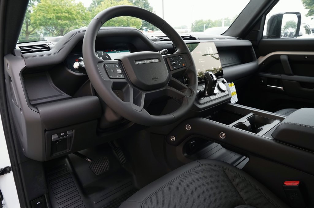 New 2026 Land Rover Defender 110 X-Dynamic SE AWD/4WD image 14